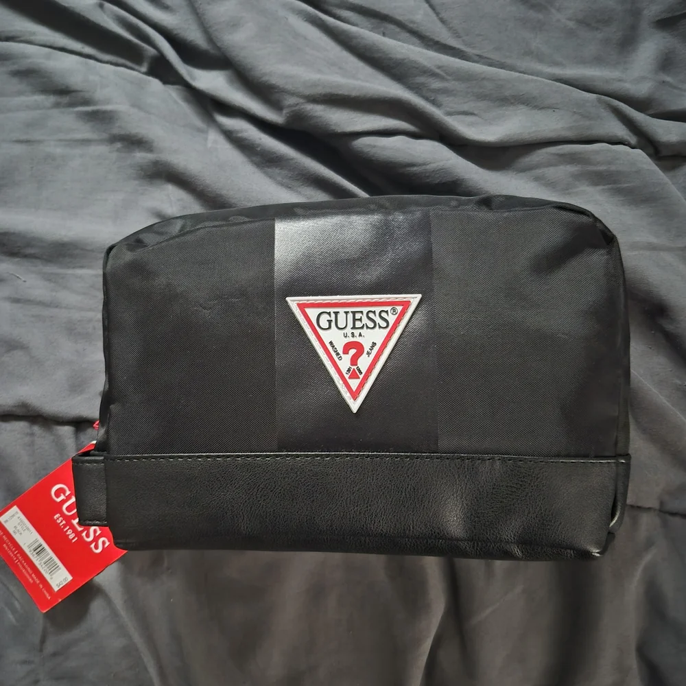 guess toiletry travel bag Amazon.com: kit : Beauty & Personal Care Blush And Tan In Color Toiletry Bags Guess Makeup Pouch